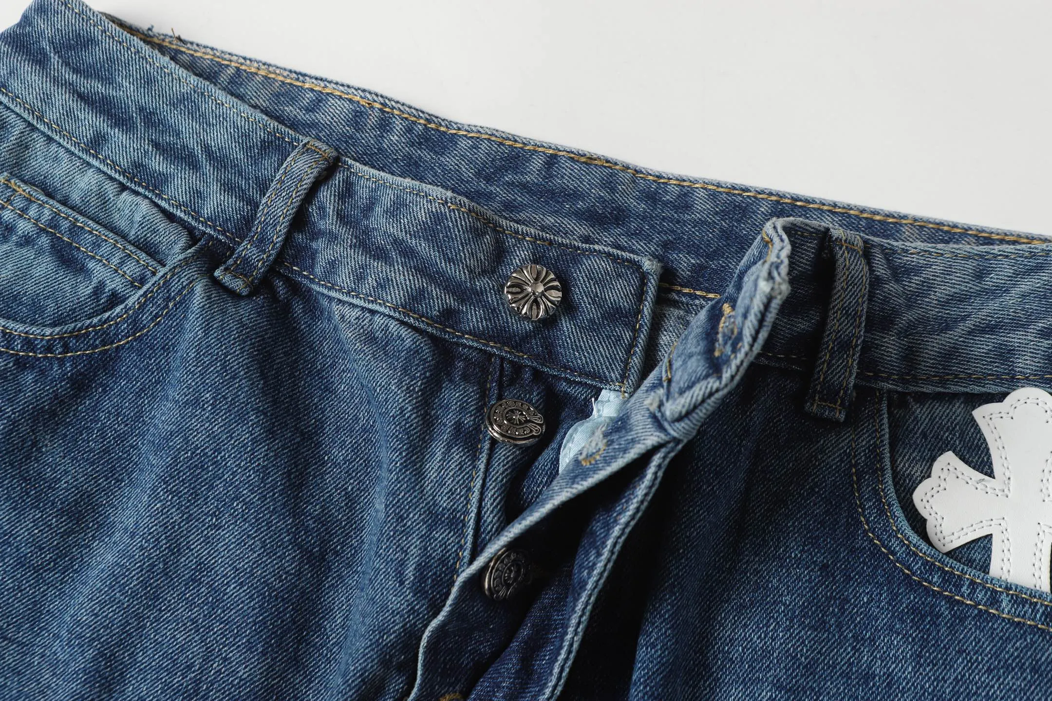 P270 Cross-border model, please do not place an order if you are pursuing quality - Chrome Hearts/Chrome Hearts Cross ✝️ Inlaid embroidered washed jeans, trousers and casual pants - High weight, high density and high quality. The wool is soft, delicate and skin-friendly. It feels soft and silky. It has excellent warmth and skin-friendly properties - Custom-woven and dyed, no color difference. No matter the fabric or workmanship details, it beats the ordinary version on the market - Hardware zipper accessories are all customized, full of details -Colour: washed blue -Size: 28 30 32 34 36